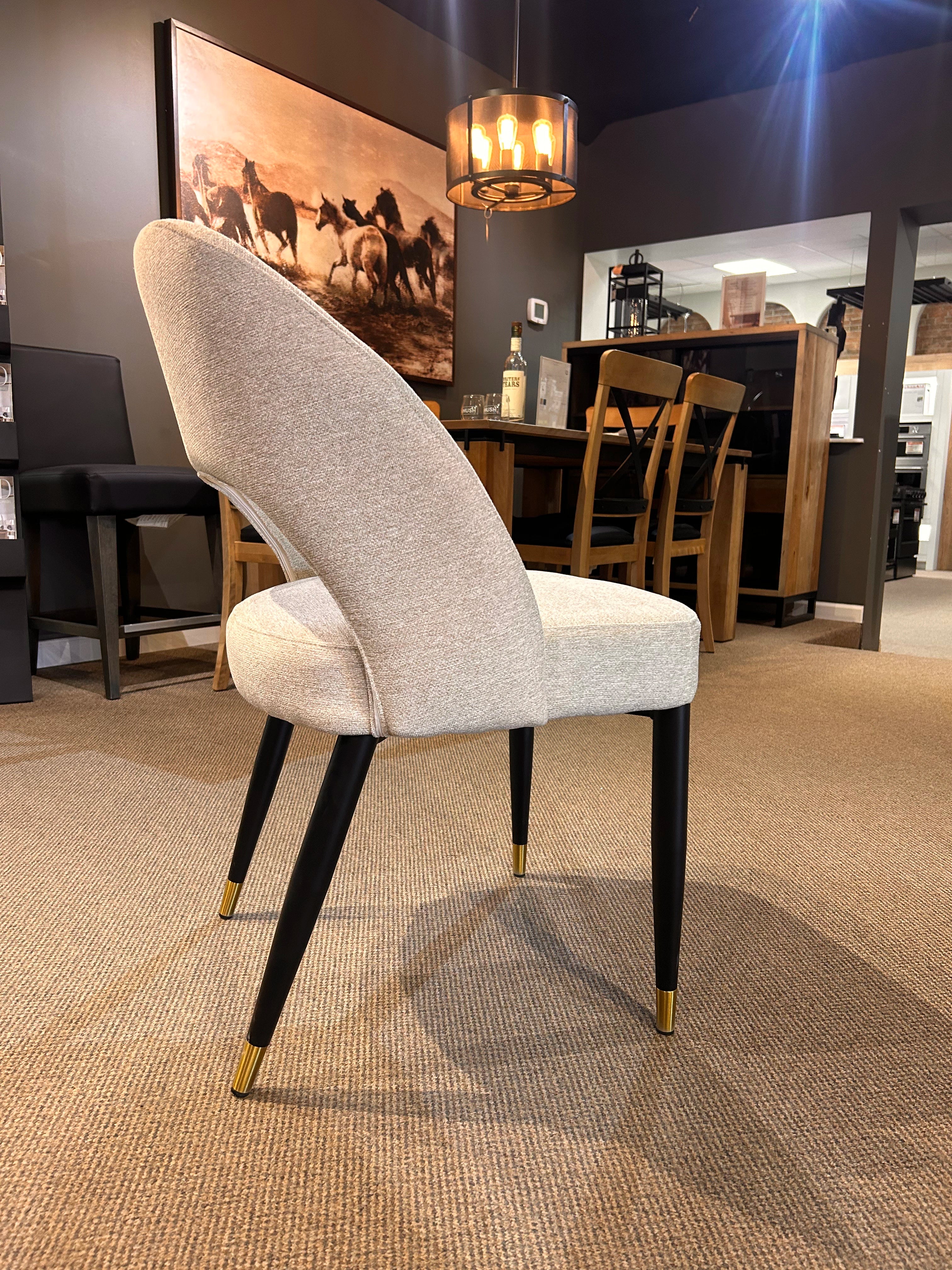 Canadel Table w/Decor Rest Chairs