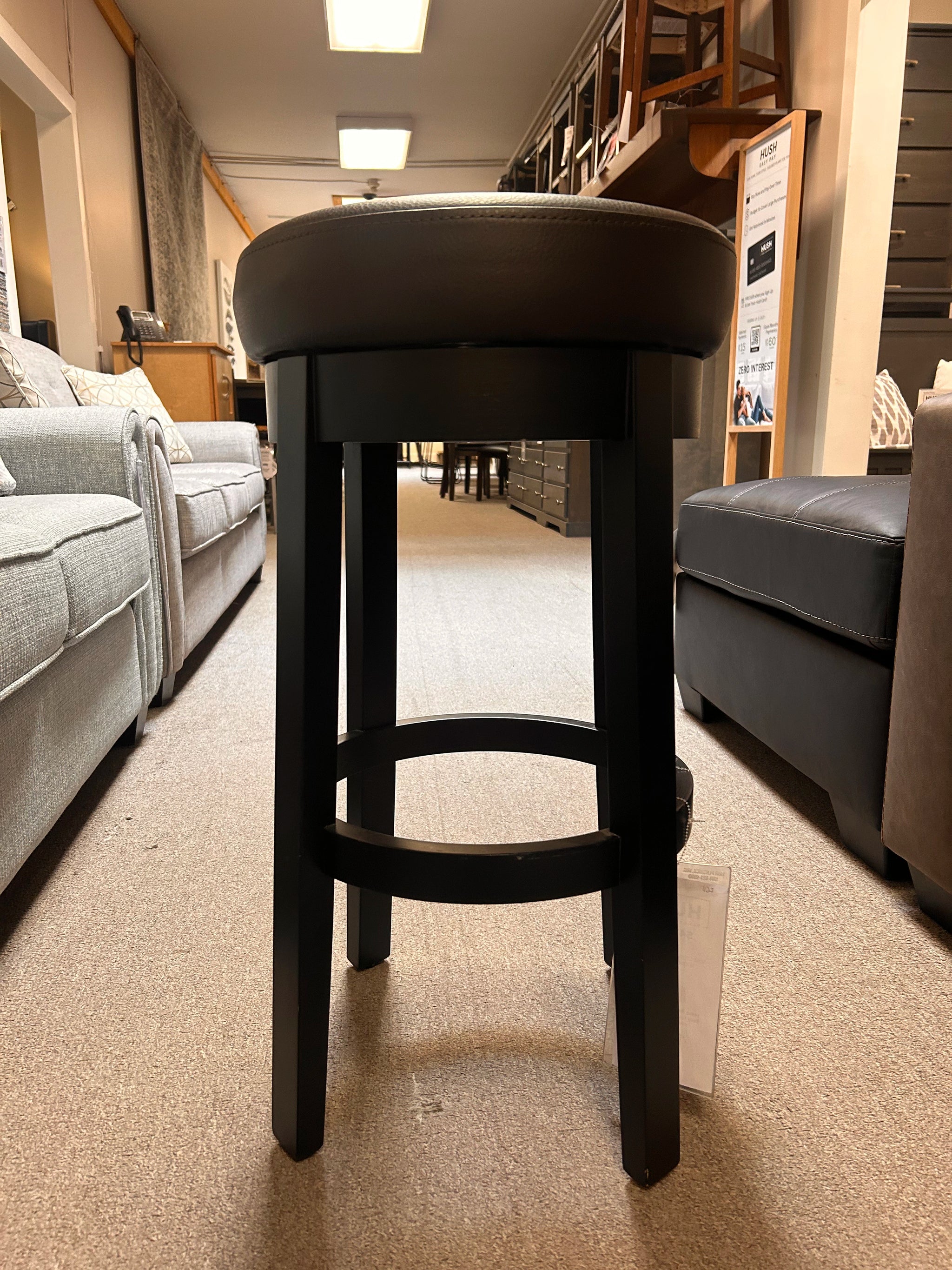 55921 Sunpan Stool